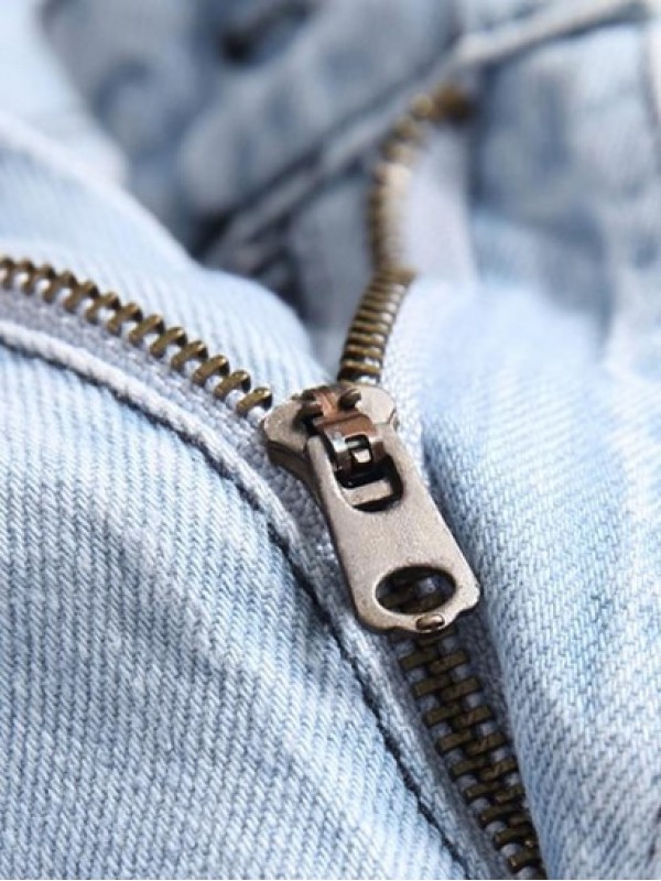 Ripped Pockets Faded Demin Jeans Ripped Pockets Faded Demin Jeans